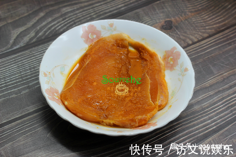 鸡排自己在家做，10元能炸3块，麻辣鲜香，酥脆可口，简单快捷