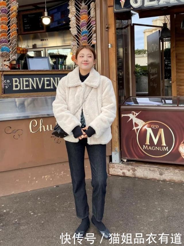 比羽绒服轻薄,比皮衣温柔,2021冬天羊羔毛外套火了,难怪人人都爱