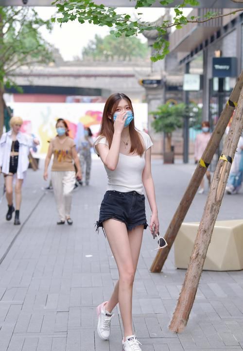 能够把基础款穿出亮眼的美，才算得上是真正的美女