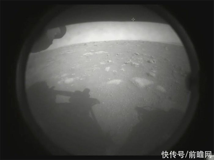 祝贺!美国“毅力号”火星车成功登陆火星，并传回首批火星地表图片