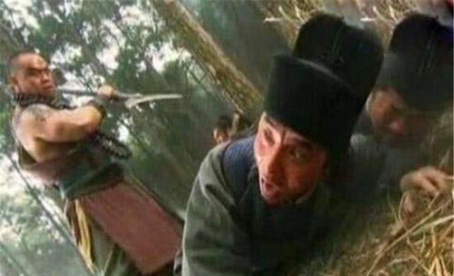 梁山好汉|水浒传:高俅为什么没能灭掉林冲?多亏1位小官从中周旋!