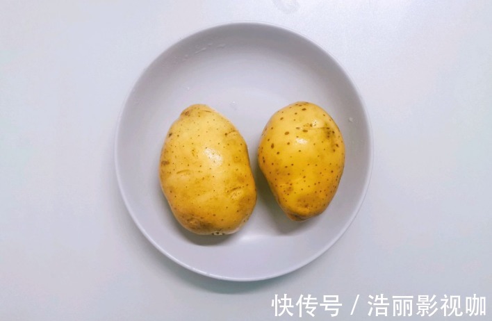 炸制|炸薯条时，裹面粉直接炸就错了，教您正确做法，薯条又香又脆