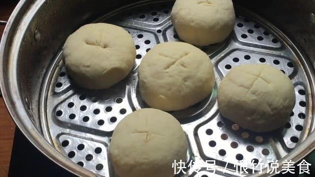 红薯还能如此吃，松软香甜，比馒头好吃太多，我家隔三差五做一次