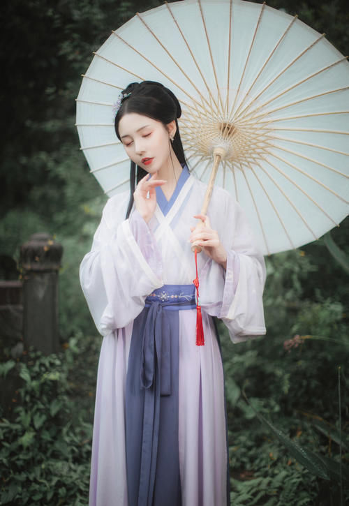 齐胸襦裙#各个朝代的代表性汉服,明制端庄,宋制优雅,你最喜欢哪一种?