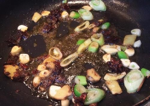 快过年了，来学一道红烧武昌鱼，保证你吃得满意