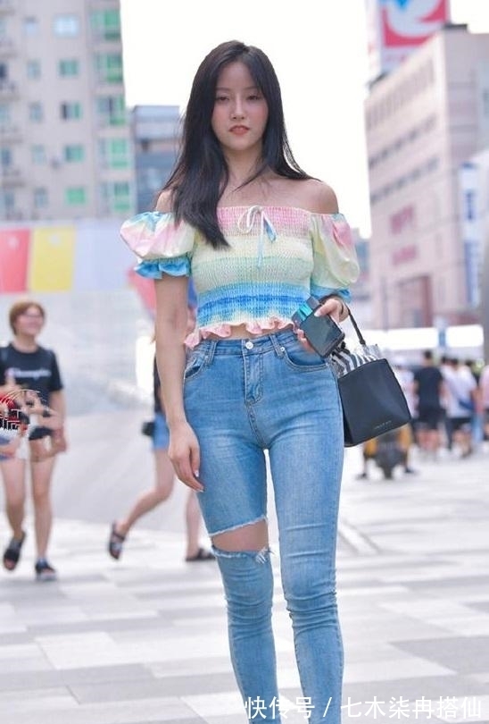 小姐姐 糖果渐变色的齐肩上衣,甜美俏皮,给你一个公主梦