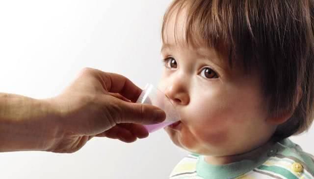 降低|药再苦,家长也不能用这些方法喂药,不然会大大降低药效
