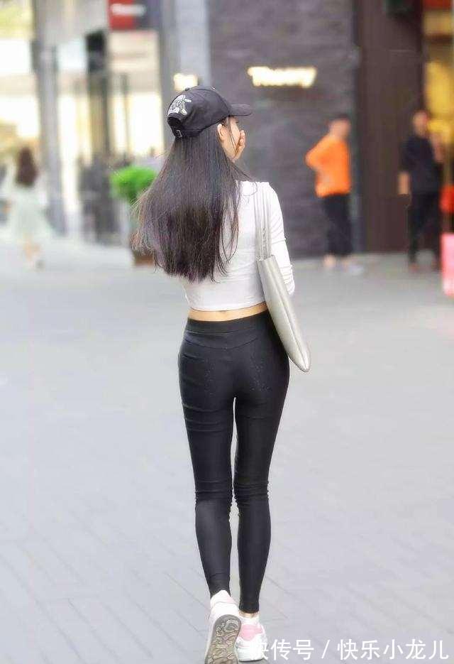 打底裤 清新活泼的打底裤装扮不乏气质感,带来强烈的视觉效果,时髦得体