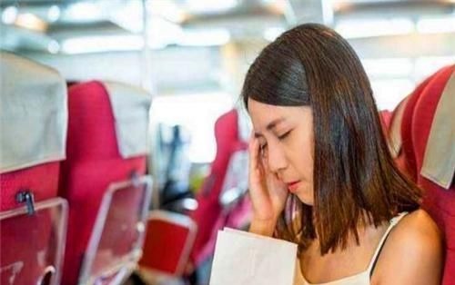 想出去旅游怕晕车？教你3个解决晕车小妙招，坐车再也不担心