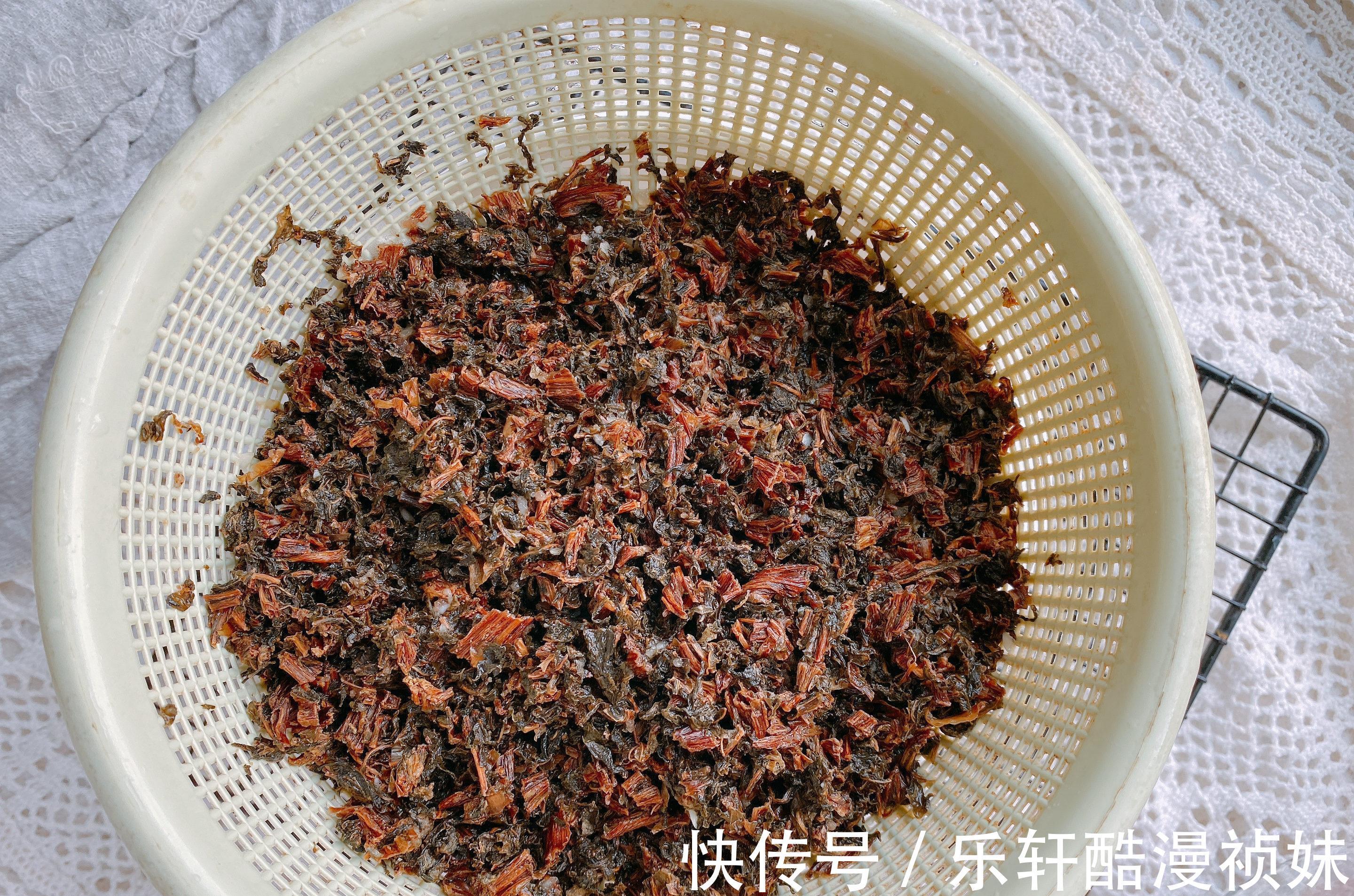 松软|浙江美食梅干菜饼,几十年老配方,馅料咸香,饼皮松软凉了也不硬