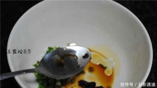 馄饨汤这么调,简单好味道,几种调料,开水一冲,比骨头汤还鲜