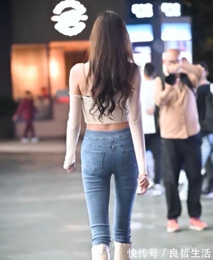 牛仔裤 牛仔裤加长靴真流行,简单中显高级,引路人围观!