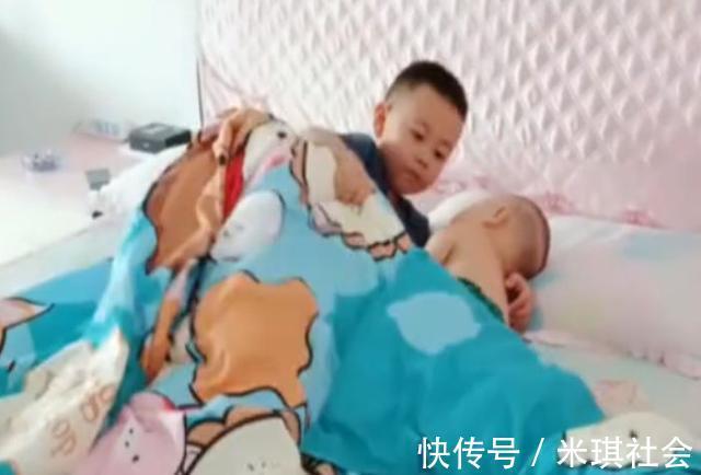 细心|哥哥式带娃也可以很赞,细心又有爱,网友:长大绝对是个好爸爸
