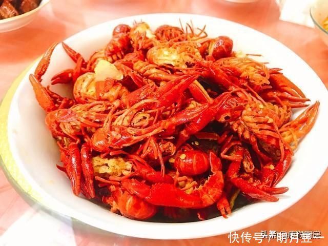 媳妇临产,岳母来家陪护,老妈做了12菜1汤招待,大家看看怎么样