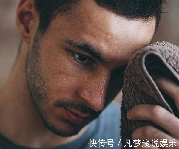 排尿|男性晨起小便时，若有以下3种症状，说明肾脏已经快“崩溃”