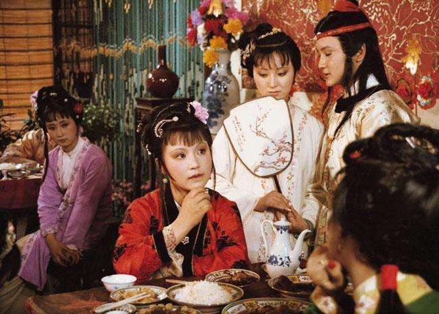 史湘云|《红楼梦》里的可爱女孩史湘云,她的快乐,是不是真的?