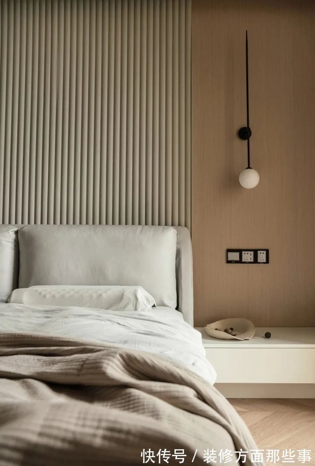 开放式|82㎡现代简约丨入户飘窗变卡座,开放式餐厨厅布局绝了