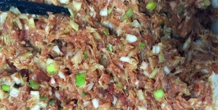 调饺子馅最忌讳加此调料,很多人不清楚就放,难怪饺子馅发柴难吃