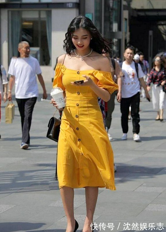 修身 黄色修身连衣裙搭配高跟鞋,炫酷十足