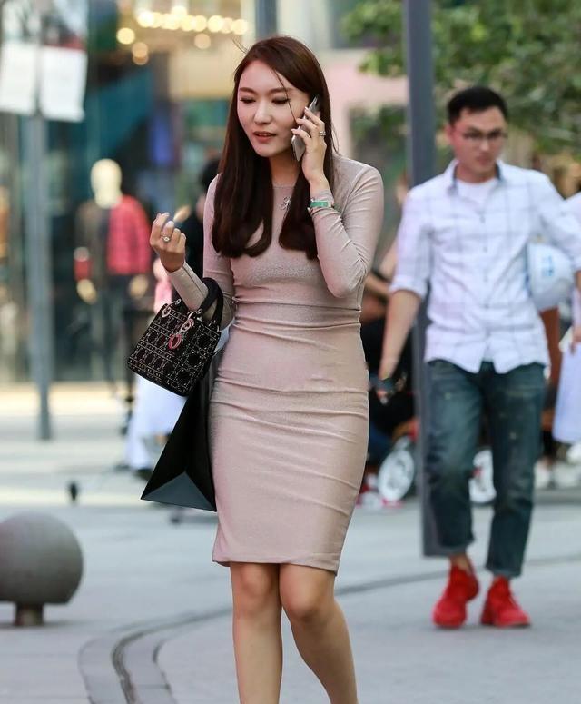 连衣裙|用心穿搭连衣裙,淑女风中又增添几分小性感,效果满满