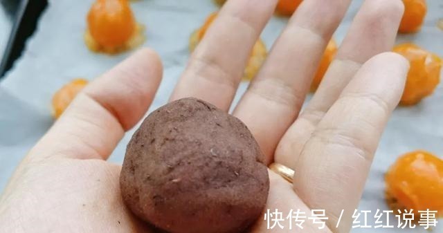 中秋来点不一样的,五彩月饼颜值高,酥软不腻味道好!