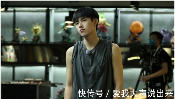 王嘉尔|《嗨放派》第一期向你发实验邀请！嗨放Boys集体化身''追太阳的人''