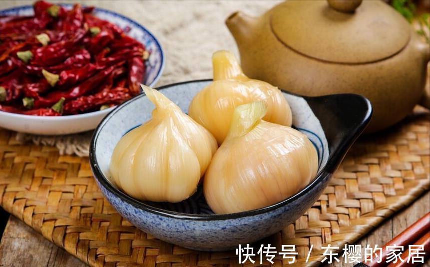 口感|腌糖醋蒜,别只会放糖和醋,记得多放1味料,口感酸甜嘎嘣脆