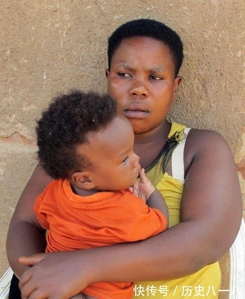 双胞胎|非洲妈妈生育创纪录，39岁便有44个儿女，背后故事让人心酸