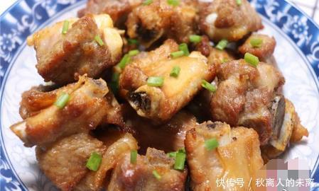 排骨焯水后变得又腥又柴?大厨:这才是正确的做法,鲜嫩无腥味