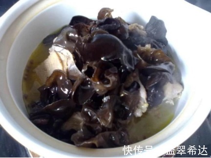 凉拌黑木耳|饮食中多吃以下食物，心脏好，血管清，人长寿，别舍不得吃