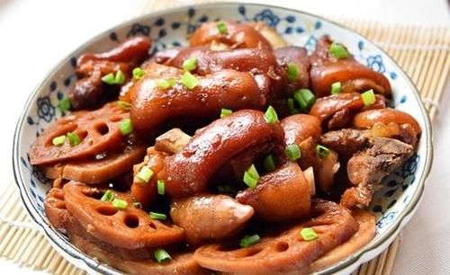 每一口都是那么香那么鲜的年夜饭，一道道端上桌，家人抢着吃！