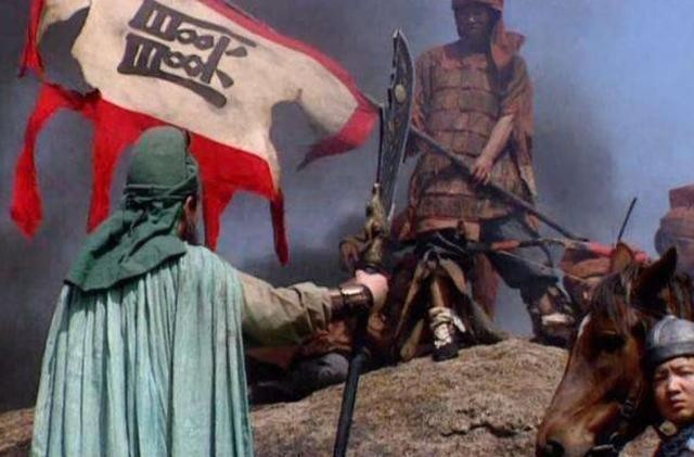 关羽|斩颜良曹操为什么要请关羽出战？是因为身边没人，还是另有目的