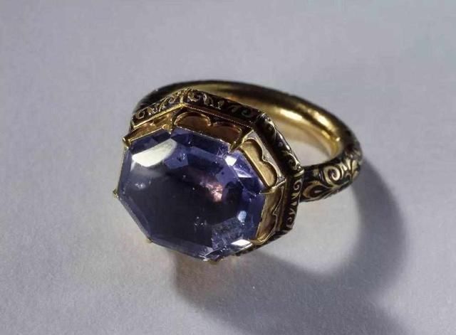 德国绿穹珍宝馆10亿珠宝被盗，这些珠宝恐无缘再见