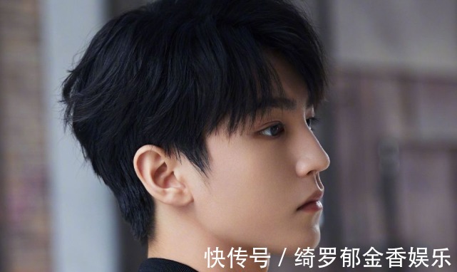 花蛤|王俊凯吃饭扒菜被嘲,金大川委婉提醒气氛尴尬,粉丝发长文挽尊