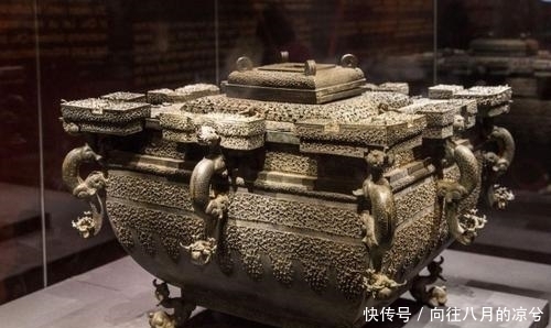 朱瞻垍|考古现场,古墓竟出土金银1400件,宝石3400件,惊世宝藏现出人间