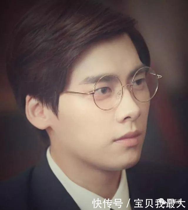 怎么选一副适合自己的眼镜脸型和气质都要考虑