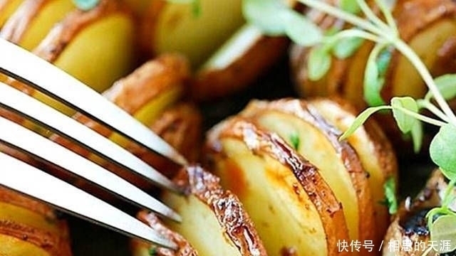  脆爽|炒土豆丝,千万不要直接炒,2个小诀窍,土豆丝香辣脆爽,超好吃