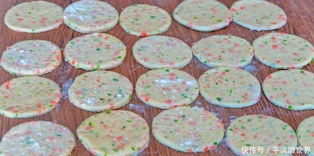 面食这做法火了,不用酵母不用泡打粉,开水一烫个个鼓大泡,真香