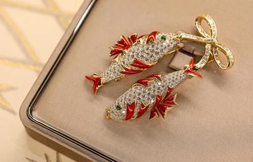 Tiffany 家最大的钻石，好闪！