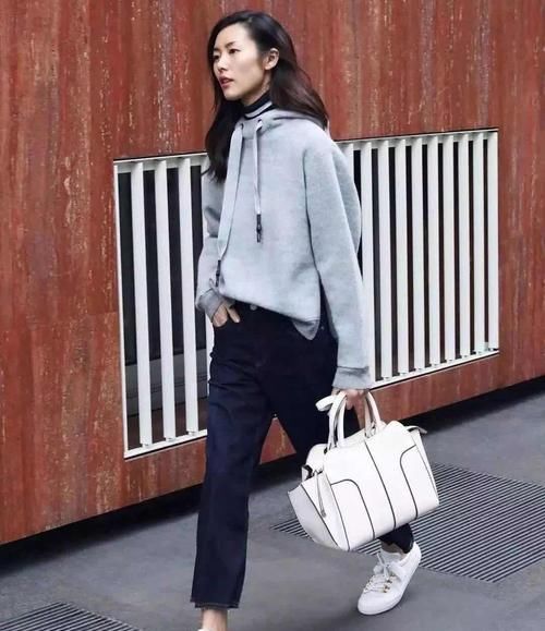 收起你的阔腿裤吧！今年流行这3种裤子，显瘦又百搭