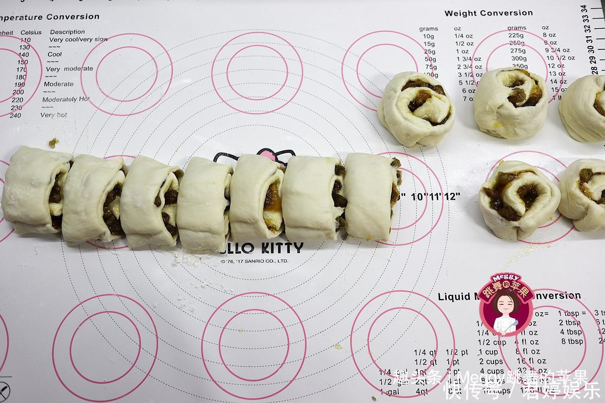 柔软香甜的小面包,加1把果干,儿子特爱吃,外面根本买不到
