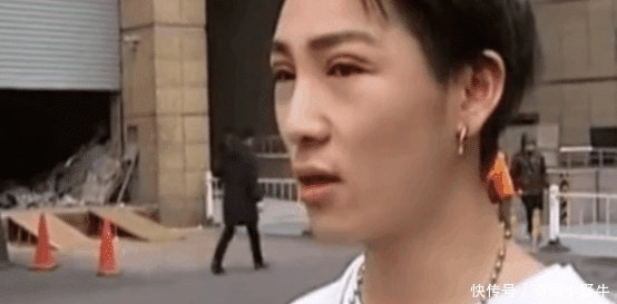 帅小伙花1300元割双眼皮，整完后却面临失业，网友：活该!