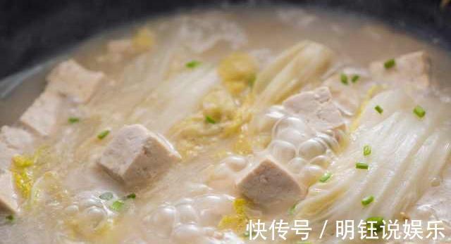 白菜炖豆腐，到底先放“豆腐”还是“白菜”大厨再说最后一次