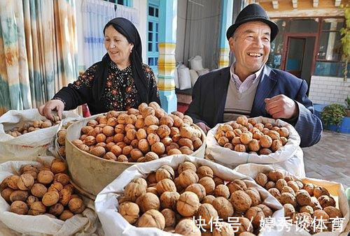 江一舟|买核桃就要挑“母”的,果肉厚不发苦,学会这3个招,一挑一个准