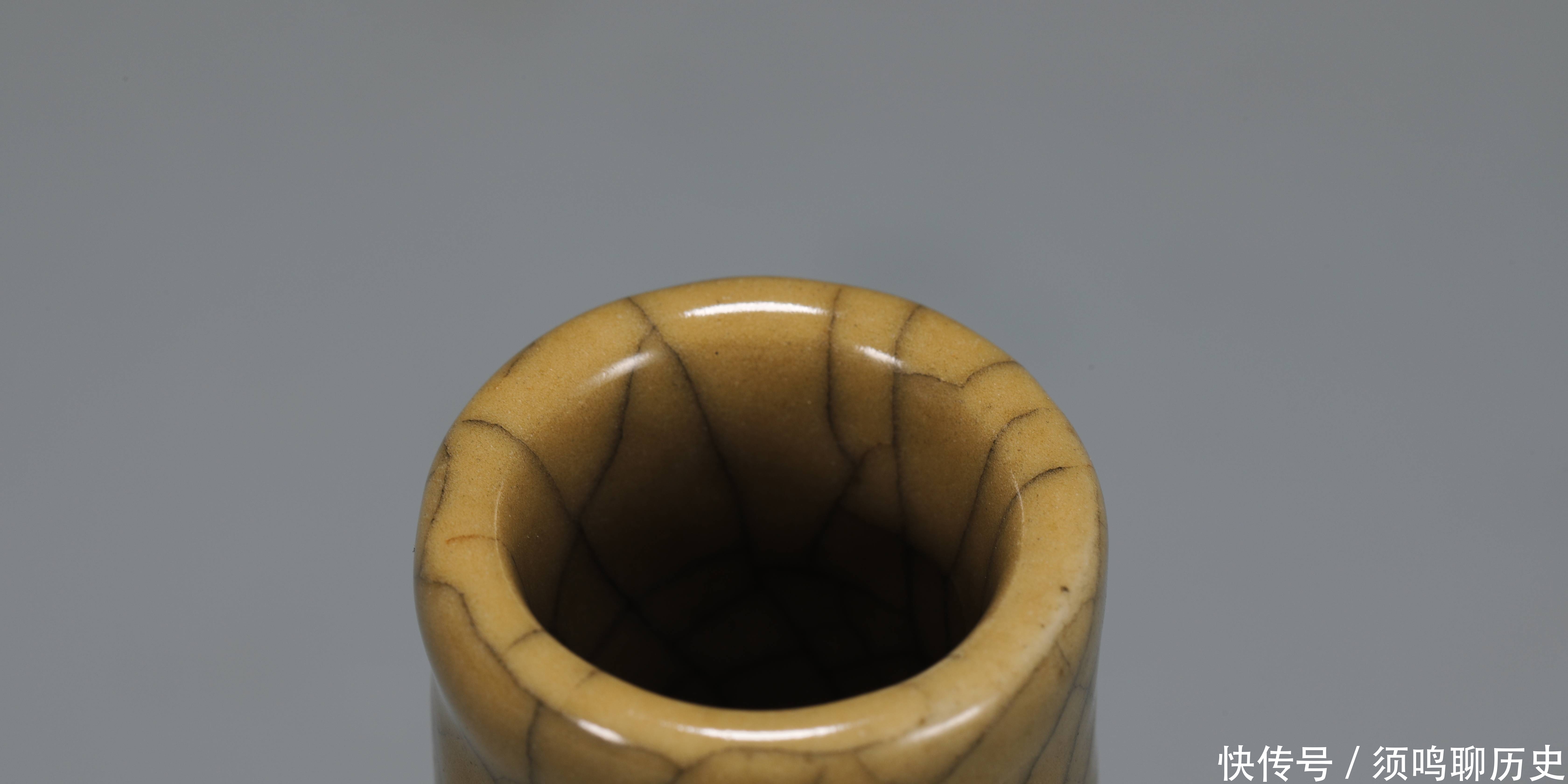  清中期 黄哥釉长颈瓶