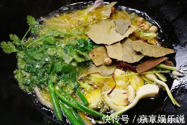 饭店|饭店里的“辣椒油”为什么那么香,多加3样,拌什么都好吃!