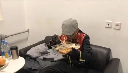 农民 时隔15年!阿宝再登星光大道,假农民身份被揭穿曾销声匿迹