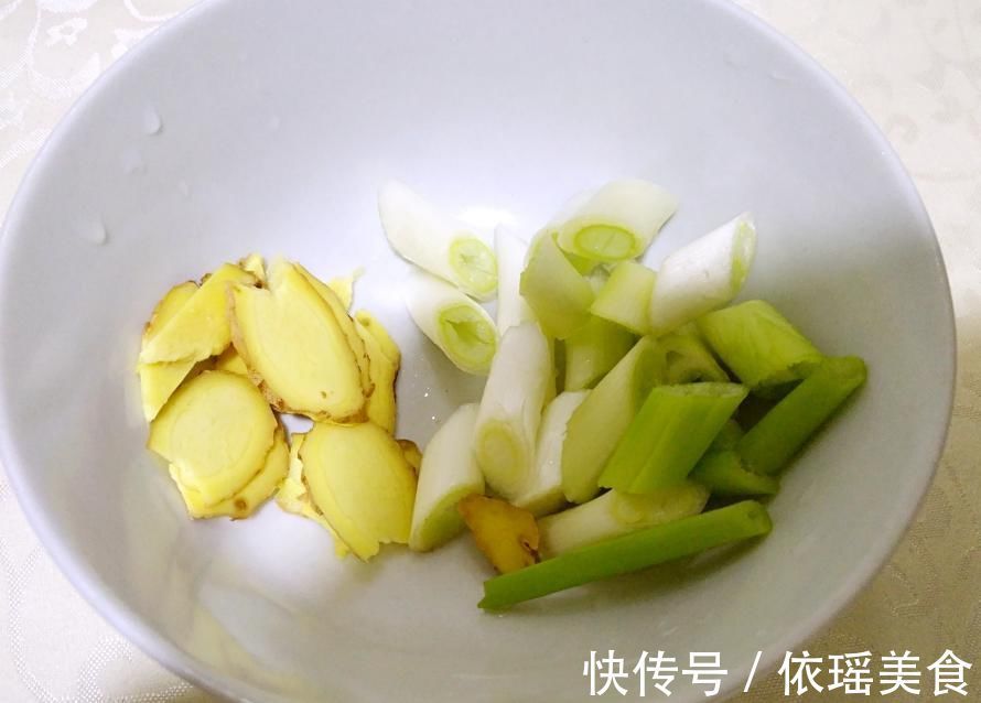 炖羊肉时,放香料不对,大厨:只加这2样,羊肉鲜香美味还没膻味