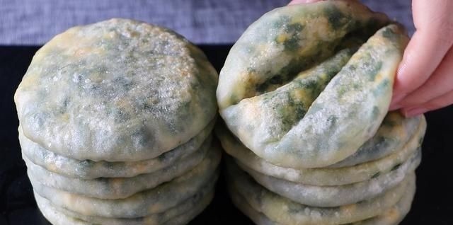 爱吃韭菜盒子,这个方法就够了,不和面不擀皮,薄皮大馅太香了