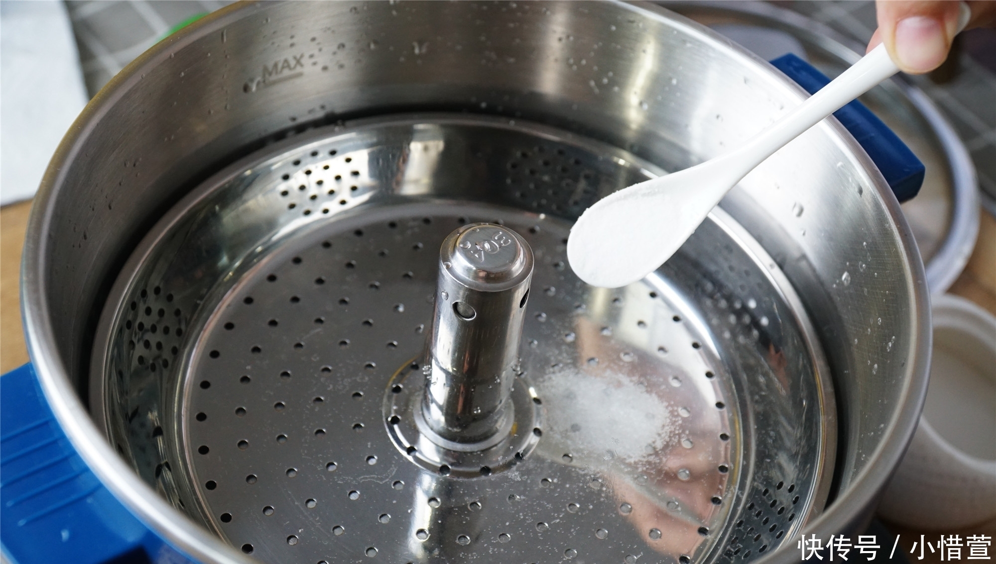 教你巧剥板栗,一撕一挤就出来,几分钟剥一堆,干净完整不伤手